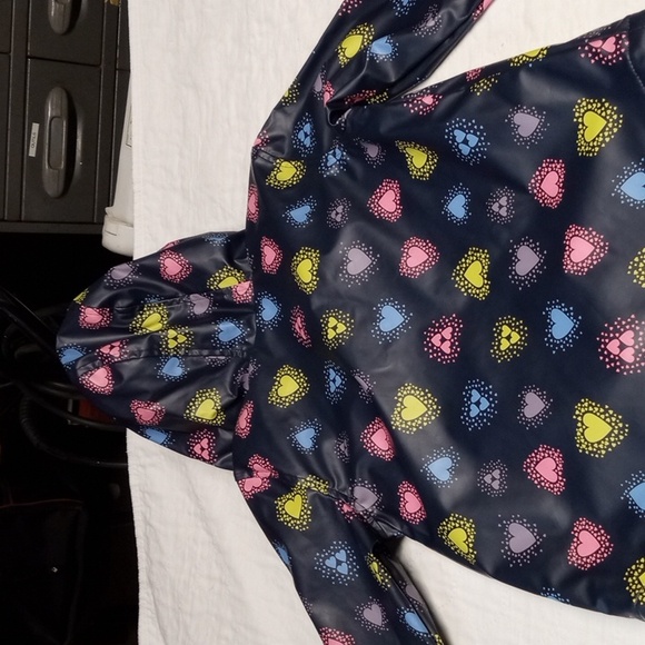 Joe Fresh new girl's lined raincoat. Colored heart design in blue, yellow, grey - Picture 4 of 4